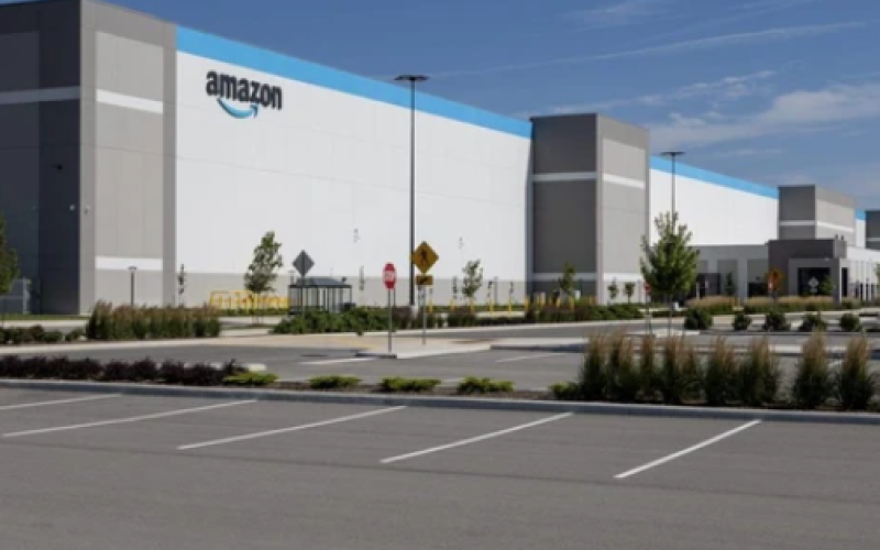 The Amazon fulfilment centre in Southwold Township. (Derek Ruttan/The London Free Press)