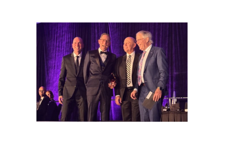 Reg Ash Accepting Business Achievement Award