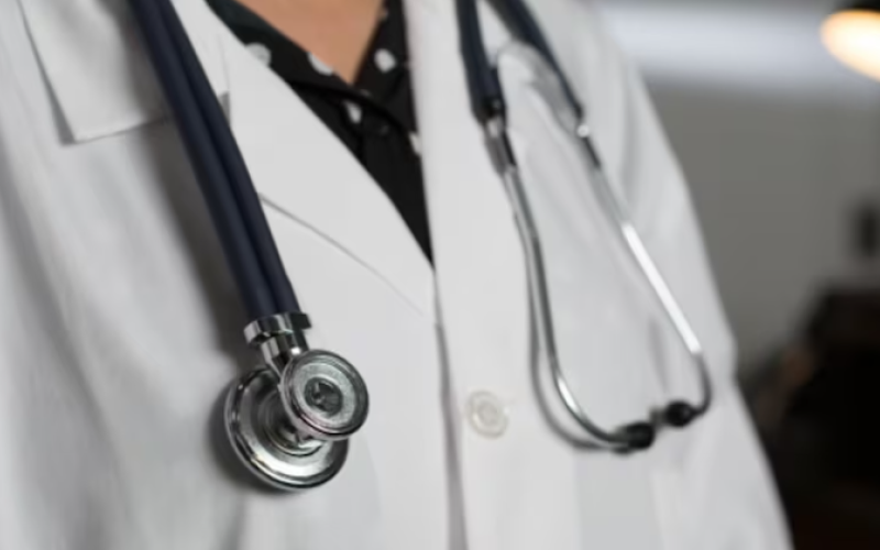 A CBC file photo of a doctor wearing a stethoscope. (David Donnelly/CBC)