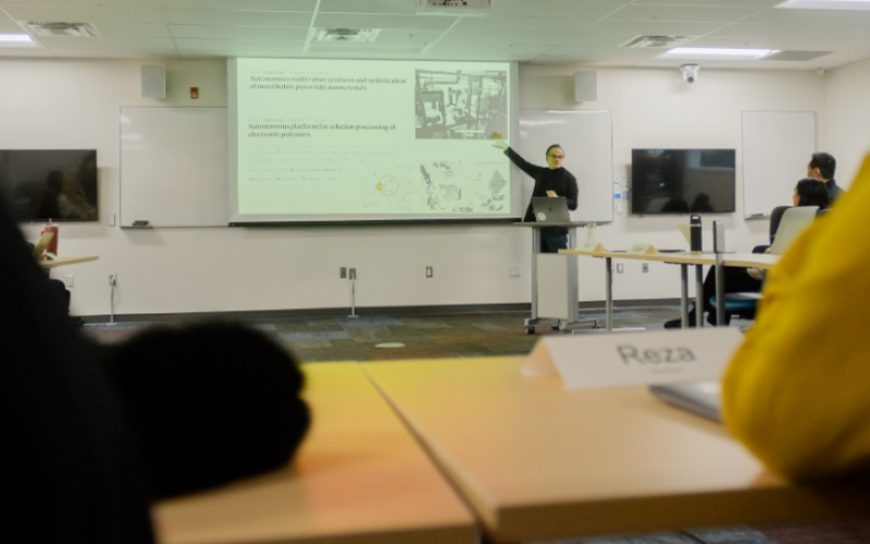 Western's chief AI officer Mark Daley speaks to a graduate-level class where students explore the responsible use of generative AI in science. (Christopher Kindratsky/Western Communications)