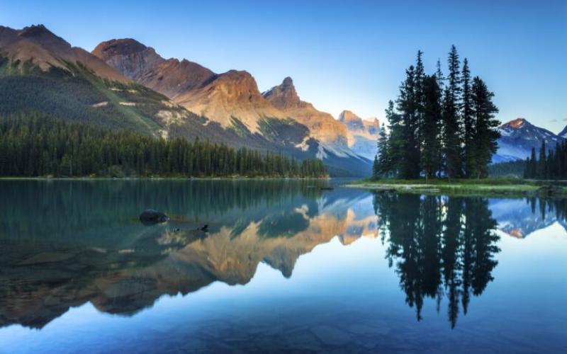 nature-lake-mountains-alberta-canada