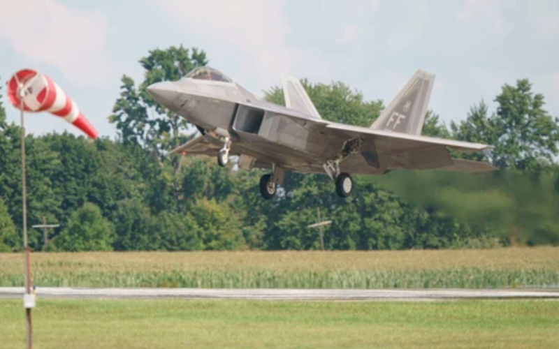 A U.S. Air Force Lockheed Martin F-22 Raptor lands at London International Airport ahead of Airshow London Skydrive 2026 on Wednesday, Aug. 19, 2026. (Geoff Robins/The London Free Press)