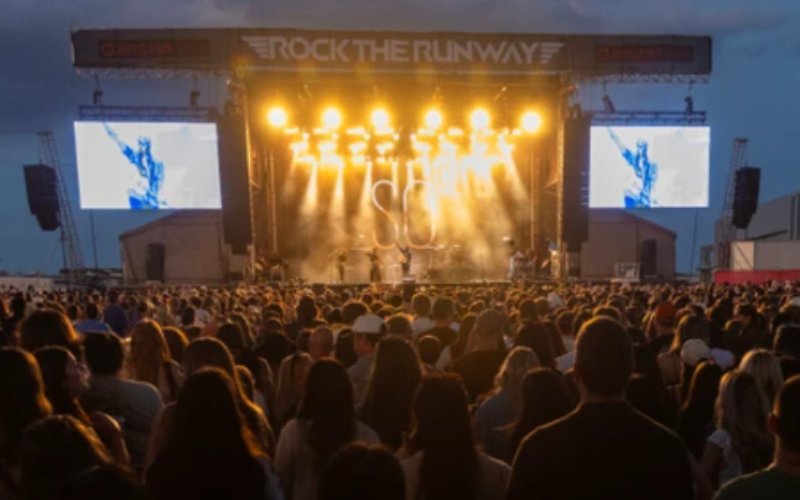 Myles Smith performs for a large crowd at Rock The Runway, a concert held at London International Airport on Friday, Sept. 12, 2025. (Mike Hensen/The London Free Press)