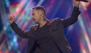 Dallas Smith cleans up at Canadian country music awards on historic night