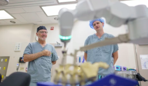 Teen undergoes Ontario-first robotic scoliosis surgery at London hospital